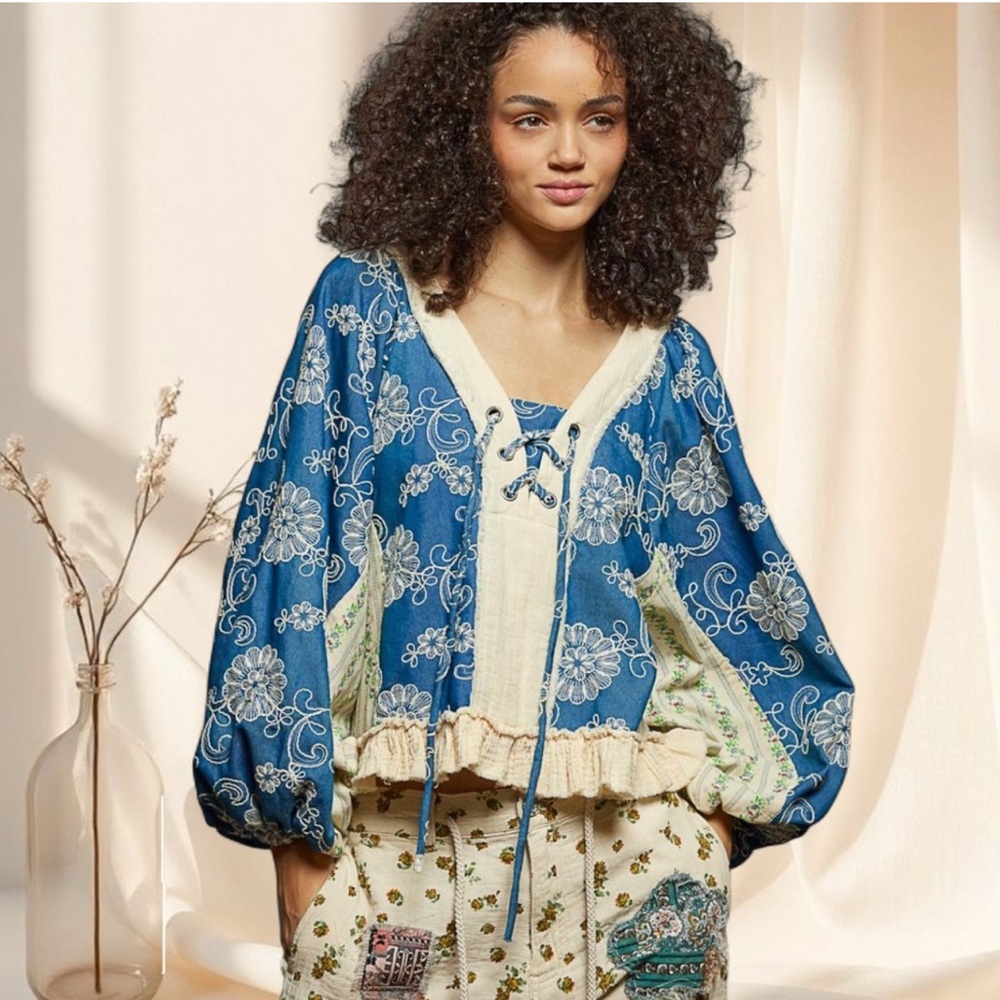 LAST ONE POL Denim & Cream Woven Floral Boho Top with Ruffle Hem - Picture 4 of 8